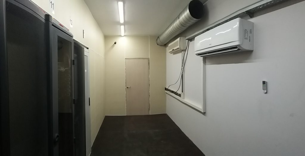 Дата центр Екатеринбург. Серверная unit. Холодный коридор