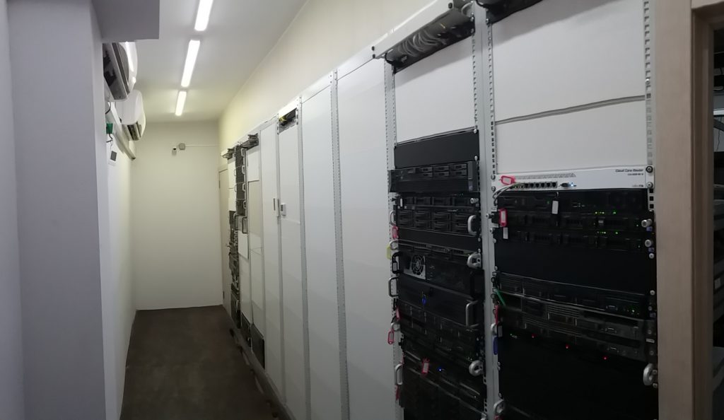 Дата центр Екатеринбург. Серверная unit. Холодный коридор