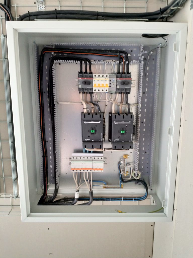 серверная под asic Автоматическое включение резервного питания и оборудования (АВР)